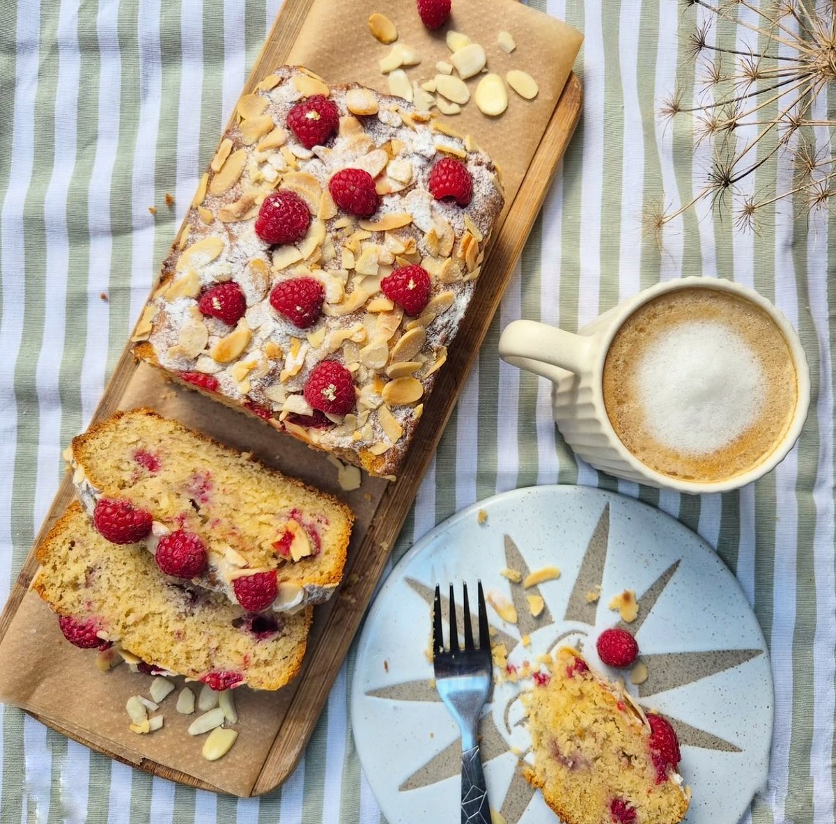 CotswoldFlour's tweet photo. Whoโs craving a slice of this raspberry Bakewell loaf cake made by IG/mindfulnessbaker ? ๐ฐโจ Whatโs your favourite springtime bake to enjoy with a cup of tea? Let us know in the comments! ๐ฌ #SpringBakes #CotswoldFlour https://t.co/tKAPGiJJfC