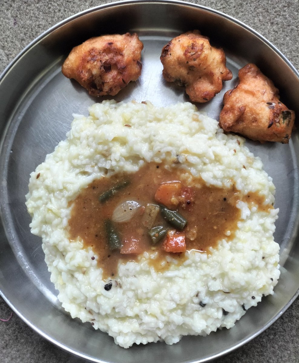 Saturday Breakfast: Pongal, Sambar and Medhu Vadai 🌶️