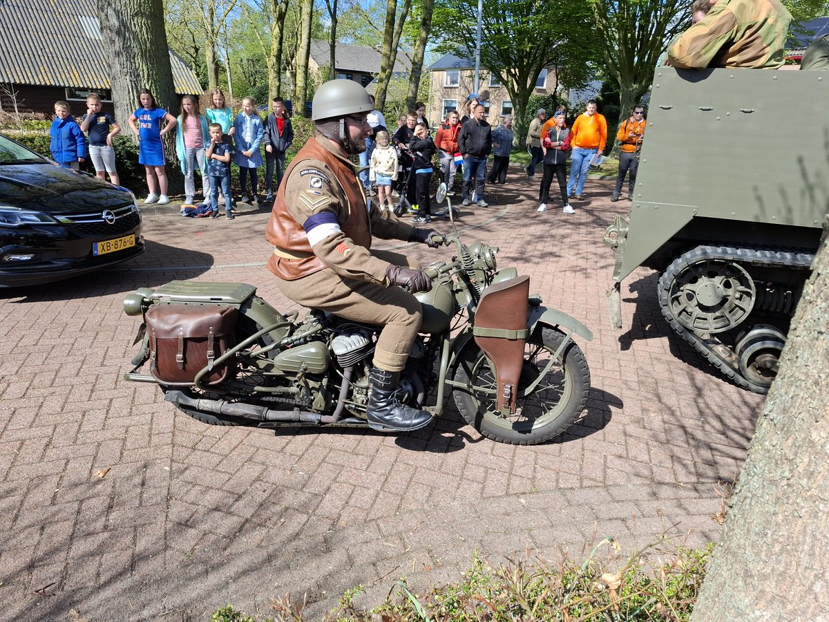 HenkWessel's tweet photo. 80 jaar Vrede en Vrijheid op de Hoge Enk... https://t.co/3YynT8Ga8j