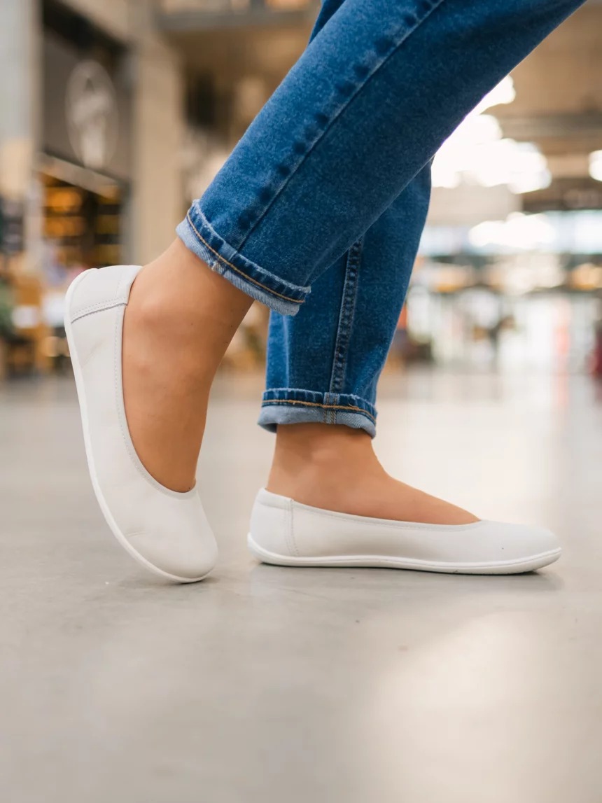 FcukFibro's tweet image. Why squeeze your feet? Be Lenka’s barefoot shoes at belenka.com give you space to move, groove, and slay any look. 

shorturl.at/ULYie

#BarefootShoes #BetterCirculation #HealthyFeet #WellnessWalks #FootFreedom #FcukFibromyalgia #RelievePain #StepLively