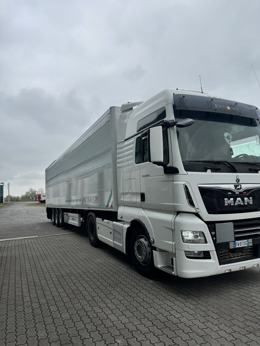 youadamoli's tweet photo. #Adamoliitalianfloor #custom #customize #adamoli 
#semirimorchio #Pianomobile https://t.co/xR7QiTstIb