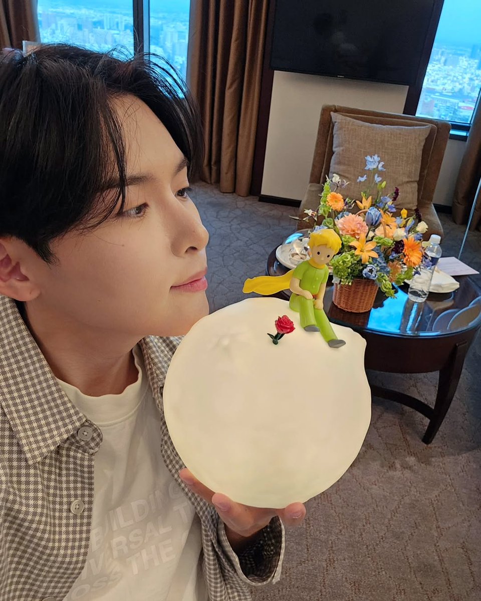 ryeogitbr's tweet photo. 190425 | Atualização de #RYEOWOOK no feed do Instagram (ryeo9ook).

"Continue sorrindo hoje~☺️✨️
#Obrigado" 

#려욱 https://t.co/dBHAXZK1p9