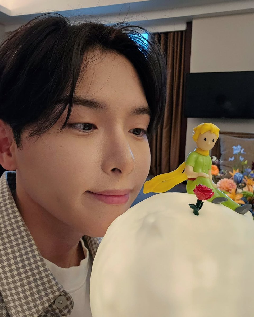 ryeogitbr's tweet photo. 190425 | Atualização de #RYEOWOOK no feed do Instagram (ryeo9ook).

"Continue sorrindo hoje~☺️✨️
#Obrigado" 

#려욱 https://t.co/dBHAXZK1p9
