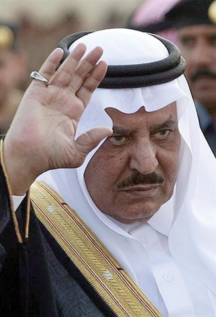 665t_'s tweet photo. ثريد |

رغم قبول أهل القتيل بالدية، تدخل الأمير نايف -رحمه الله- ورفض ذلك، مُصرًا على تنفيذ الحد بحق الجناة، لأن القتل كان **غِيلة**! 🔞  

قصة وقعت عام 2006، أسردها لكم بالتفصيل في التغريدات التالية. https://t.co/Ijrh86s5Um