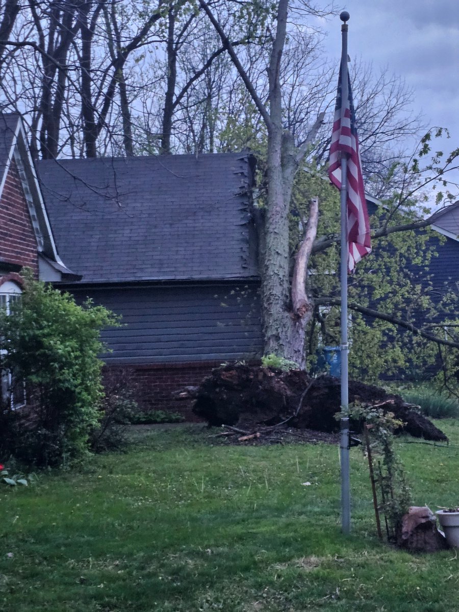 BigReggieReg's tweet photo. @AHardwickWx 
Northwest side near Guion and 38th Street from this morning https://t.co/eyTJvmvsOP