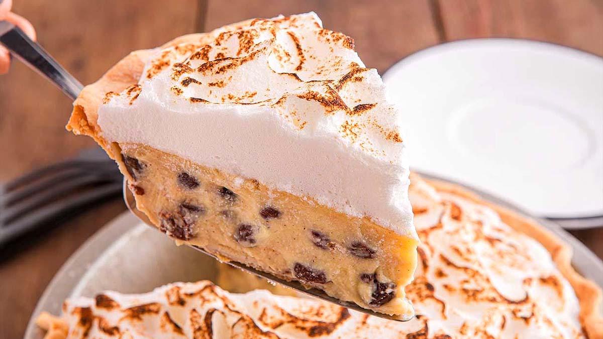 RetroHighway's tweet photo. Sour Cream Raisin Pie is a #Southern treat.
would you try a slice? https://t.co/7meSZtZgRw