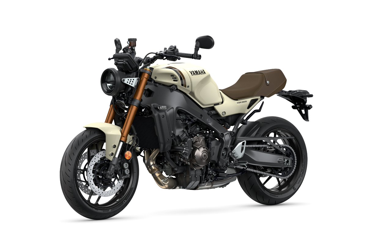2025年式XSR900の日本限定色セラミックアイボリーを頼んであるのだが