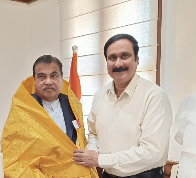 vinobha's tweet photo. சாலை போக்குவரத்தை மேம்படுத்த அண்ணன் எடுத்த முறச்சிக்கு நான்றிகள்🙏🙏

திண்டிவனம் முதல் கிருஷ்ணகிரி வரையிலான இரு வழிச் சாலையை நான்கு வழிச்சாலையாக தரம் உயர்த்த வேண்டும் என பாமக தலைவர் மருத்துவர் அன்புமணி இராமதாஸ் மத்திய சாலை போக்குவரத்து மற்றும் நெடுஞ்சாலைத்துறை அமைச்சர் நிதின் கட்கரி அவர்களிடம் பலமுறை கோரிக்கை வைத்ததை அடுத்து தற்போது நெடுஞ்சாலை விரிவாக்கத்திற்கான “விரிவான திட்ட அறிக்கை” (DPR) தயாரிக்க அமைச்சர் கட்கரி ஆணையிட்டுள்ளார்.

#PMK💪💪💪