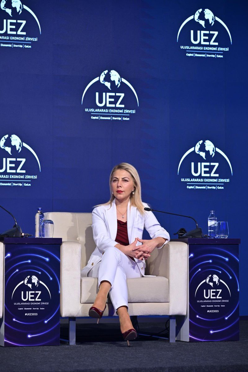 bahcesehir_k12's tweet photo. Genel Müdürümüz Özlem Koç, Uluslararası Ekonomi Zirvesi'nde “Toplum 5.0: Büyük Dönüşüm” panelinde konuşmacı olarak yer aldı.

Akan Abdula (FutureBright Group Kurucu Ortak), Alper Şengül (BSH Türkiye CEO), Bekir Ağırdır (Veri Enstitüsü Kurucu Yönetim Kurulu Başkanı) ‘ın da yer aldığı panelde, Türkiye’de ve dünyada bireylerin, şirketlerin, eğitim başta olmak üzere tüm sektörlerin Toplum 5.0’a hazırlık süreçleri tartışıldı.

#UEZ2025
