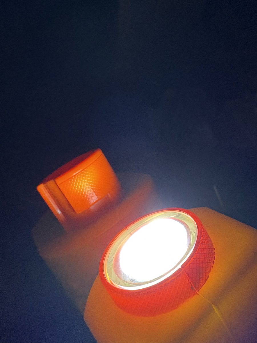 pickles_Nerf's tweet photo. 転がっていた百均LEDライトのユニットが、デプロイのライトに丁度良い大きさだつたので組み込んでみました。玉数が多いので明るくなり過ぎて眩しい。
#NERF #ナーフ https://t.co/kzGnTmn0Rm