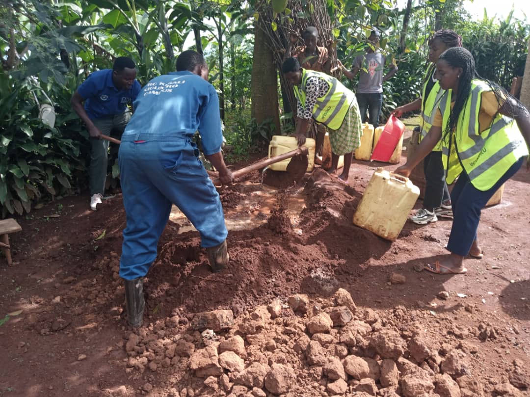 (RYVCP) MUTENDERI YOUTH VOLUNTEERS (@mutenderiv) on Twitter photo Uyu munsi urubyiruko <a href="/MutenderiV/">(RYVCP) MUTENDERI YOUTH VOLUNTEERS</a> rwakoze umuganda mu mudugudu wa #Meraneza kagali ka #karwema muri <a href="/Mutenderi_Sect/">Mutenderi sector</a> aho bubakiye igikoni umuturage warokotse Jenoside yakorewe abatutsi mu 1994, banamworoza ihene Uyu munsi urubyiruko <a href="/MutenderiV/">(RYVCP) MUTENDERI YOUTH VOLUNTEERS</a> rwakoze umuganda mu mudugudu wa #Meraneza kagali ka #karwema muri <a href="/Mutenderi_Sect/">Mutenderi sector</a> aho bubakiye igikoni umuturage warokotse Jenoside yakorewe abatutsi mu 1994, banamworoza ihene