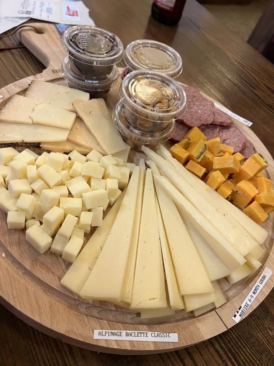 DorianSinnott's tweet image. Oh, hey. Since I forgot to mention… I’m in Kenosha, WI for the Slay the Lake author event at the Final Girl Bar tonight!
It was a 13 hour drive from New York, but I’m here! And indulging in lots of cheese and beer 🧀🍻