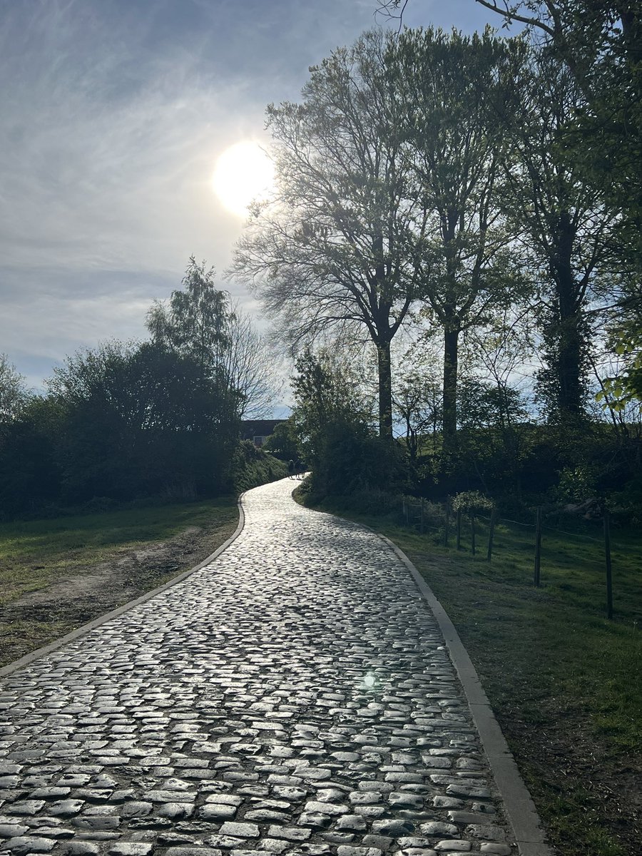 Europequilt's tweet photo. #Koppenberg #Oudenaarde paaszaterdag 19 apeil 2025 - 9u46 door Els Lammens #vrtweer https://t.co/viviLipkxG