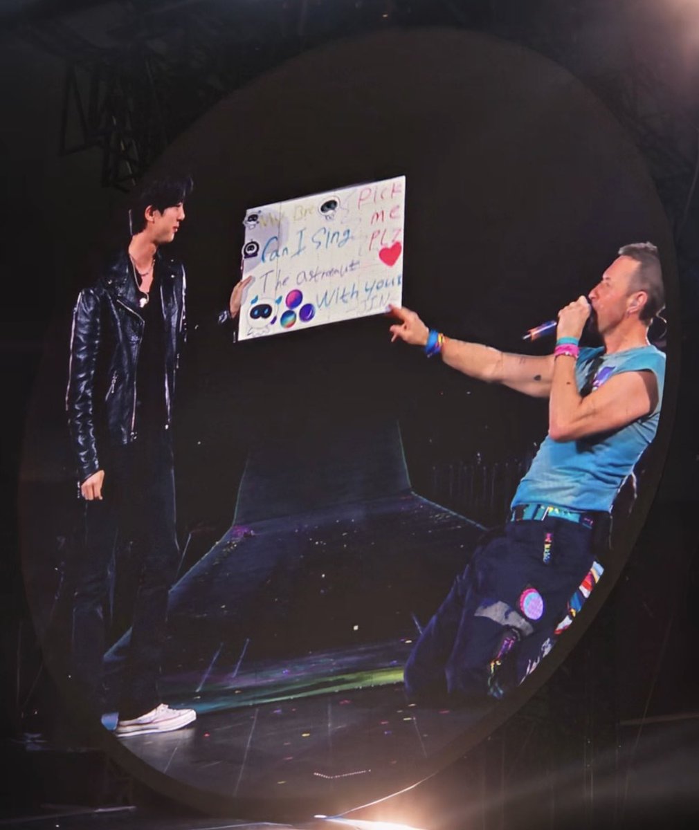 btsmemeories's tweet photo. Jin at Coldplay’s concert in Seoul:

🐹: My Bro
🐹: Can I sing “The Astronaut” with you? -JIN- 
🐹: Pick me Plz

JIN X COLDPLAY REUNION
#JinxColdplay https://t.co/7srJQT2yec