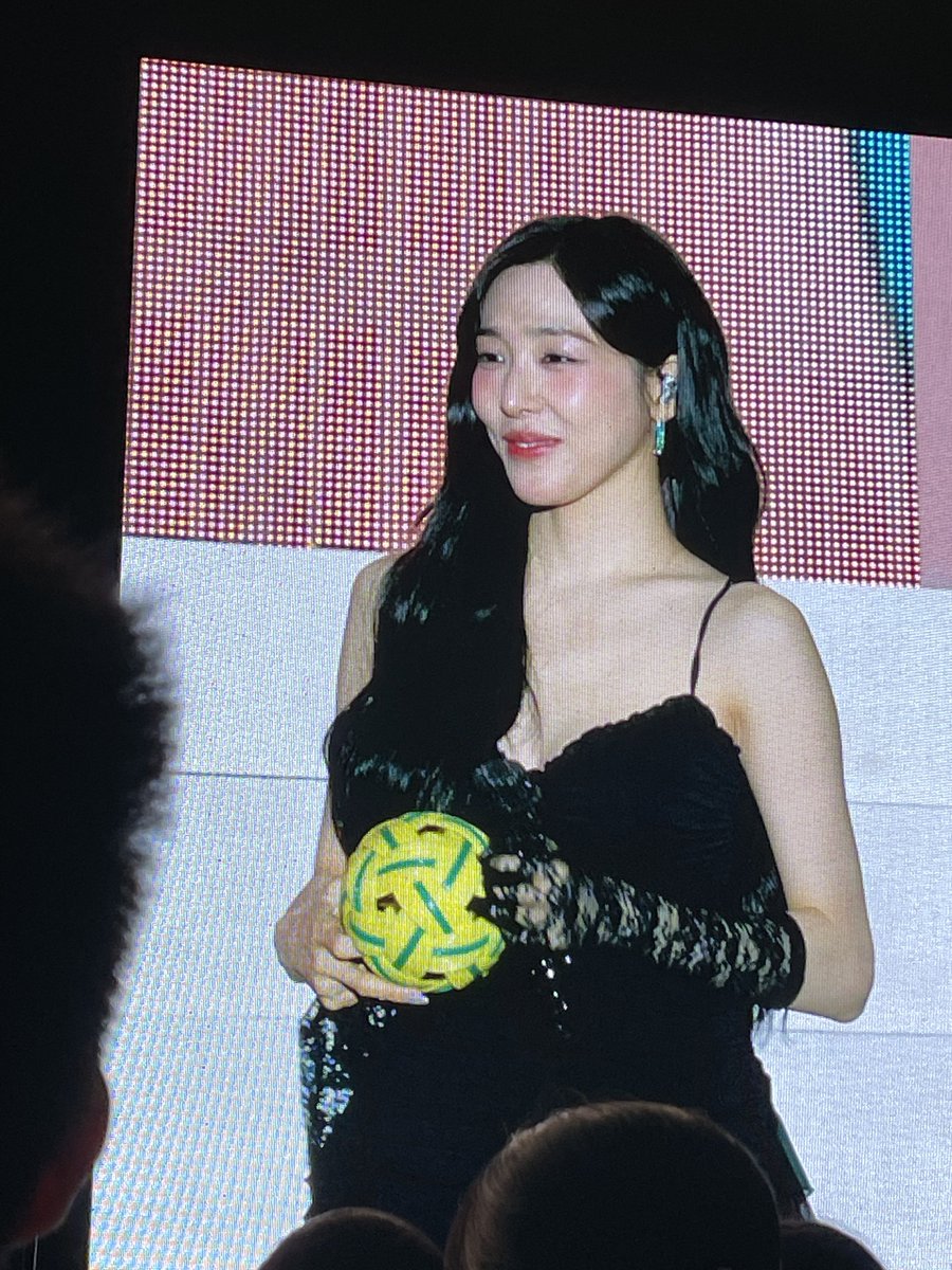 แก พิเต้บกับลูกตะกร้อ555555555555

#2025HEREFORYOU_IN_BANGKOK