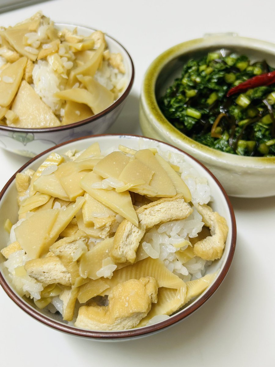 新鮮お野菜ゲット✨坐骨神経痛で大変な旦那さんへ旬のものを食べて元気になってほしくて🥹🙏🏻❤️筍はアク抜きして筍ごはんに🍚大根の葉は塩昆布と鷹の爪を入れてお漬物に✨筍ごはん🍚と大根の葉のお漬物🌿旦那さんから美味しい頂けて嬉しい‼︎🥰🙏🏻￼