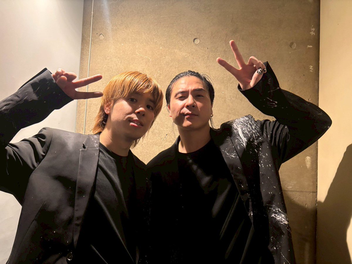 Shutalow1's tweet photo. #恩学 ありがとうございましたー！！！
はちゃめちゃに楽しかったです！🙌
WEBERはずっと残さないといけない。
みんなが見てくれる限り。
心からそう思いました。本当にありがとう。

今日はいい酒のもう！！🍺
みんなも飛び跳ねたからゆっくり休んでな！ https://t.co/ZxBNUnLvBT
