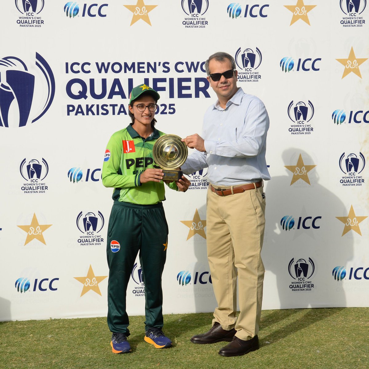 Pakistan Cricket (@therealpcb) on Twitter photo ๐ Player of the match ๐
.<a href="/MuneebaAli17/">Muneeba Ali</a> receives award ๐
for brilliant innings and a superb catch!๐
#PAKWvBANW | #BackOurGirls | #WWCQ ๐ Player of the match ๐
.<a href="/MuneebaAli17/">Muneeba Ali</a> receives award ๐
for brilliant innings and a superb catch!๐
#PAKWvBANW | #BackOurGirls | #WWCQ