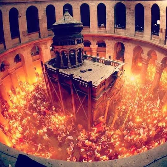 williamsuzy's tweet photo. صباح النور في سبت النور، 
صباح الأمل اللي بيقوم من وسط الألم،
وصباح الرجاء اللي بينور حتى القبور.
النهاردة سبت الهدوء اللي بيسبق الفرح،
سبت الصمت اللي بيحضّر لمجد القيامة
سبت الرجاء اللي بيهمس في ودنك: “لسه الخير جاي
اصحى بقلب مؤمن
وافتكر إن النور دايمًا بيكسب حتى لو اتأخر شوية https://t.co/EkEkEBNgBA