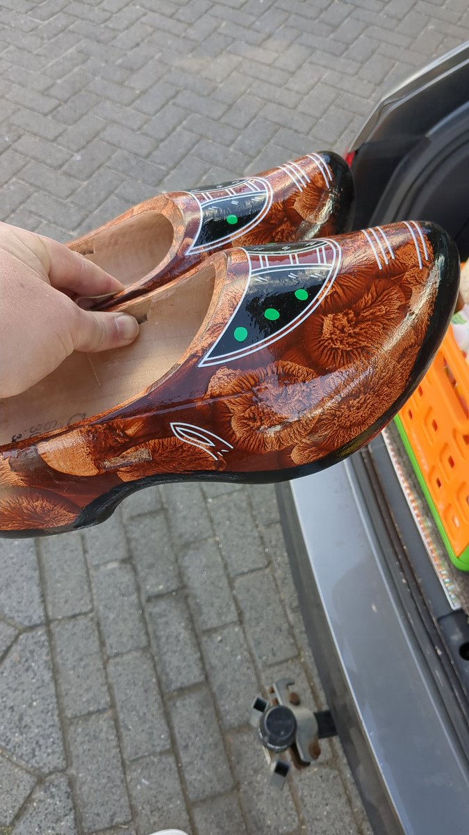 Zooooo... Niewe designer shoes zijn binnen. In echte learkes klomp fan ...?!?