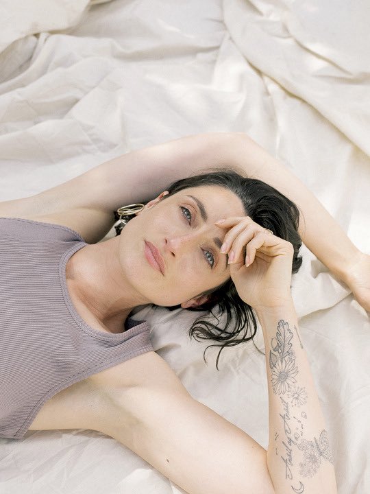 dailyokeeffe's tweet photo. natasha o’keeffe is effortlessly beautiful. https://t.co/SK1sjP5aIs