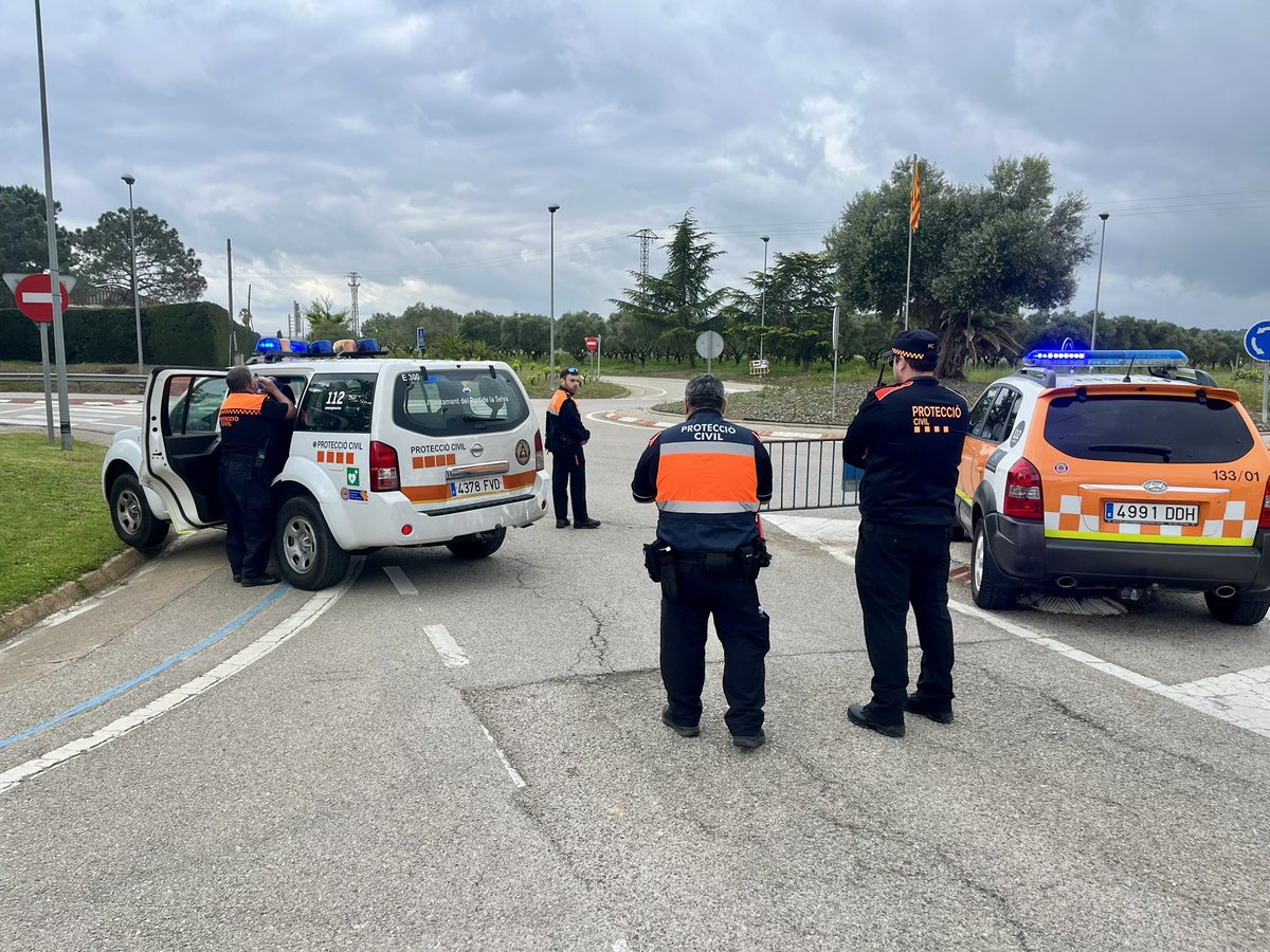 AV PROTECCIÓ CIVIL ELPORTDELASELVA (@avpcportselva) on Twitter photo Dispositiu conjunt entre <a href="/AVPCPORTSELVA/">AV PROTECCIÓ CIVIL ELPORTDELASELVA</a> i <a href="/PcSantGregori/">PROTECCIÓ CIVIL SANT GREGORI</a> amb motiu de la Fira de la garnatxa i del Brunyol de l’Empordà, a petició de <a href="/AjGarriguella/">Ajuntament de Garriguella</a>
#Garriguella #Protecciócivil Dispositiu conjunt entre <a href="/AVPCPORTSELVA/">AV PROTECCIÓ CIVIL ELPORTDELASELVA</a> i <a href="/PcSantGregori/">PROTECCIÓ CIVIL SANT GREGORI</a> amb motiu de la Fira de la garnatxa i del Brunyol de l’Empordà, a petició de <a href="/AjGarriguella/">Ajuntament de Garriguella</a>
#Garriguella #Protecciócivil