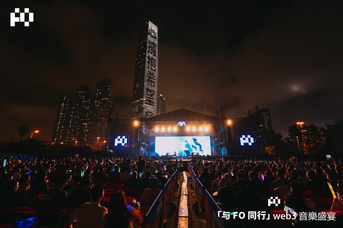 MetaEraCN's tweet photo. 今晚,由 https://t.co/090oPCxNxA @FoChatOfficial 主办的香港万人音乐节「与 FO 同行 · Web3 音乐节」此刻正在狂欢!韩国超人气男团 CMDM 炸裂开场。⚡他们凭借超强的唱跳实力和独特的舞台魅力,在亚洲圈粉无数,他们带来了多首热门单曲为音乐节拉开帷幕。🎤
#Web3 #FOCOM #音乐节 #MetaEra #CMDM