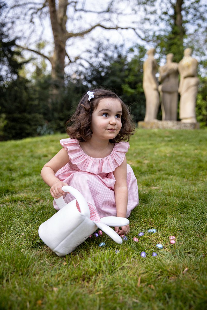 beatriceandbee's tweet photo. Happy Easter little bees! Make unforgettable memories this Easter enjoying the sweet taste of spring... and chocolate, of course 🌸🍫🐰
#BeatriceandBee #childrenswear #girlswear #SS25 #Easter #HappyEaster #Easter2025 #EasterDress #PinkDress #gingham #GinghamDress #EasterEggs https://t.co/xVUkjzYDUL