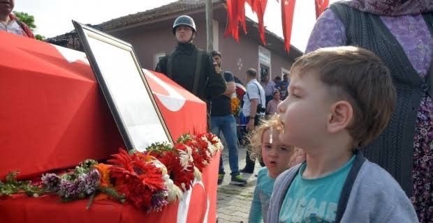 HurriyetUlan's tweet photo. 33 sene uyuyamayanlar da var Ceren. https://t.co/U2JQqlaApq