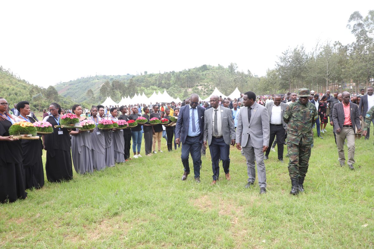 Ngoma:Umuyobozi w'Akarere Dr. Murwanashyaka Emmanuel yihanganishije abarokotse Jenoside yakorewe Abatutsi  anasaba abaturage gukomeza guhangana n'abapfobya bakanahakana Jenoside, gukomeza kwibuka kugira ngo tugaragarize Isi ko  yatereranye u Rwanda mu gihe cyari gikomeye.