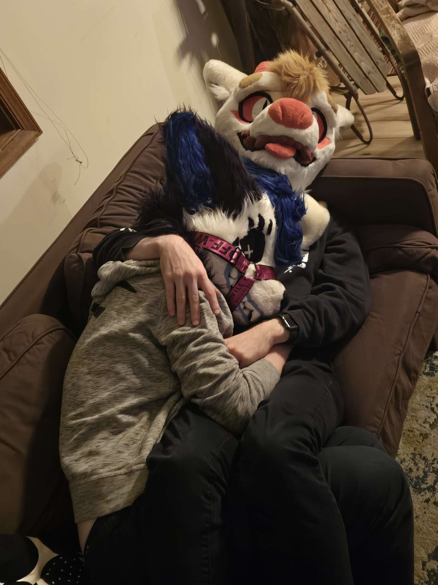 Love my boy so much I fell asleep in his arms for hours <3
🐉: <a href="/gamboiuwu/">gamboiuwu</a> 
#Furries #fursuiter