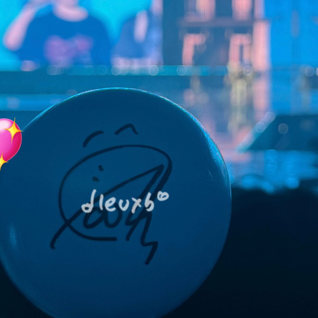 dleuxb's tweet photo. 250418 #박건욱
싸인볼을 받앗더요 https://t.co/L5cZdhqAHM