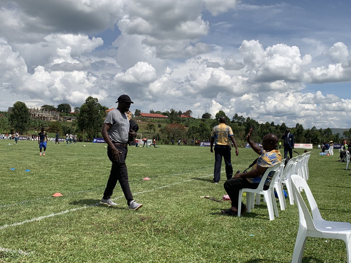 xjusper's tweet photo. @OfficialFUFA EXCO member F.Ankunzire (eng)also President of the club @kaaro_karungiFC watches the Team as Coach @MakumbiRichard takes them through pre-match Warm ups at Kyamate stadium @FUFAUgandaCup
@kaaro_karungiFC Vs @KCCAFC
#UGCUP #KAKKCCA https://t.co/kWj5AGztLY