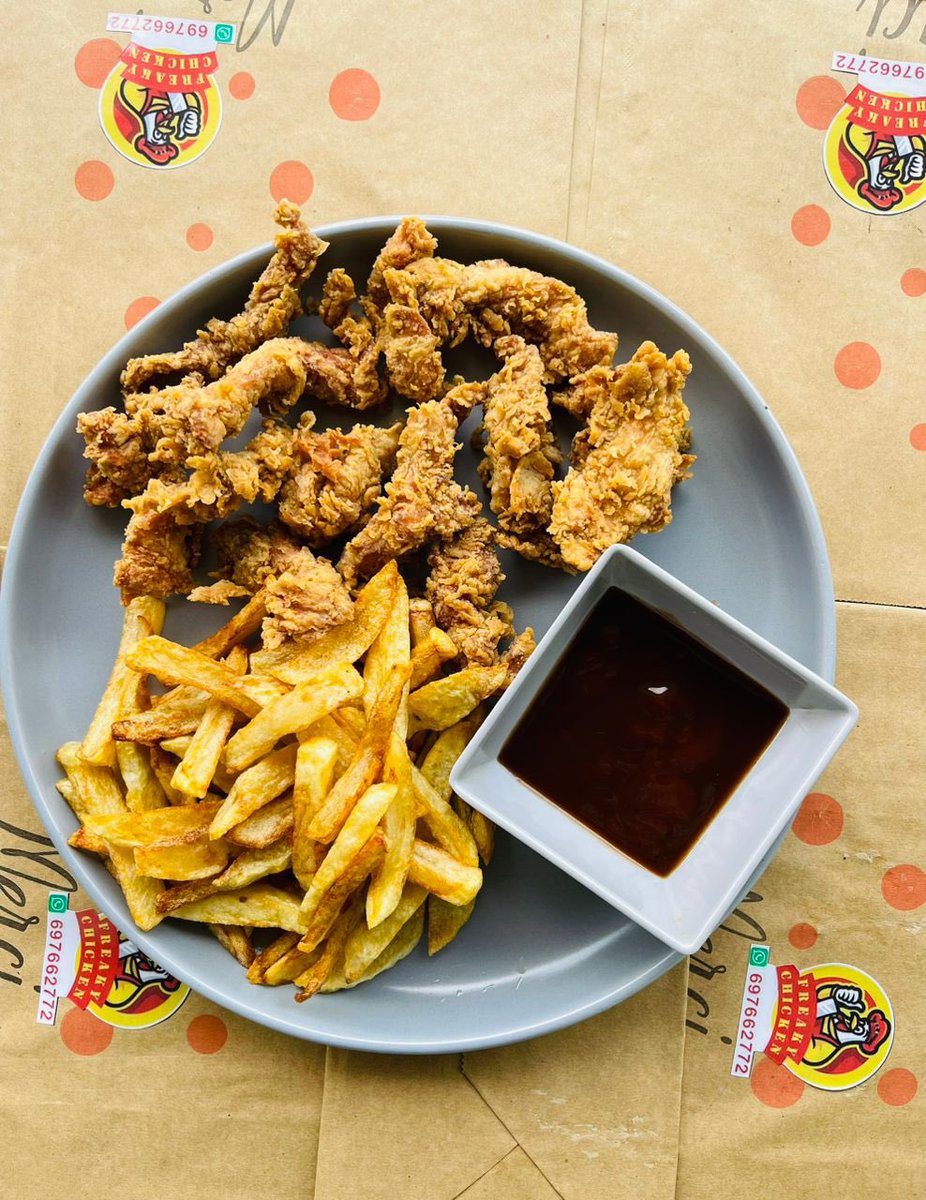 FreakyChicken3's tweet photo. Le samedi commence avec CHIKEN TENDERS ! 🍗✨
> 🎉 Démarrez votre week-end avec nos CHIKEN TENDERS, croustillants et savoureux, pour seulement 2500 FRS !
📞 Contactez-nous au 697 662 772 et on livre où vous voulez 🛵.
#Pouletpane #FreakyChicken #Douala #Repas https://t.co/p7cbYxGppx