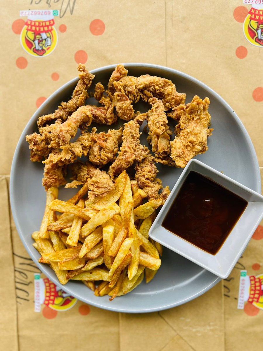 FreakyChicken3's tweet photo. Le samedi commence avec CHIKEN TENDERS ! 🍗✨
> 🎉 Démarrez votre week-end avec nos CHIKEN TENDERS, croustillants et savoureux, pour seulement 2500 FRS !
📞 Contactez-nous au 697 662 772 et on livre où vous voulez 🛵.
#Pouletpane #FreakyChicken #Douala #Repas https://t.co/p7cbYxGppx