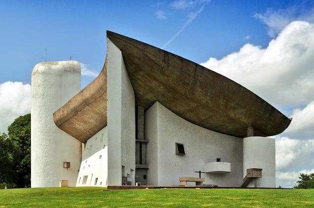 sebakatz's tweet photo. La curiosa capilla de Francia diseñada por Le Corbusier que está cerca de los maravillosos pueblos de Alsacia.
#Ronchamp
https://t.co/vARqCFCe5K vía @20m https://t.co/eSuDLM5SZt