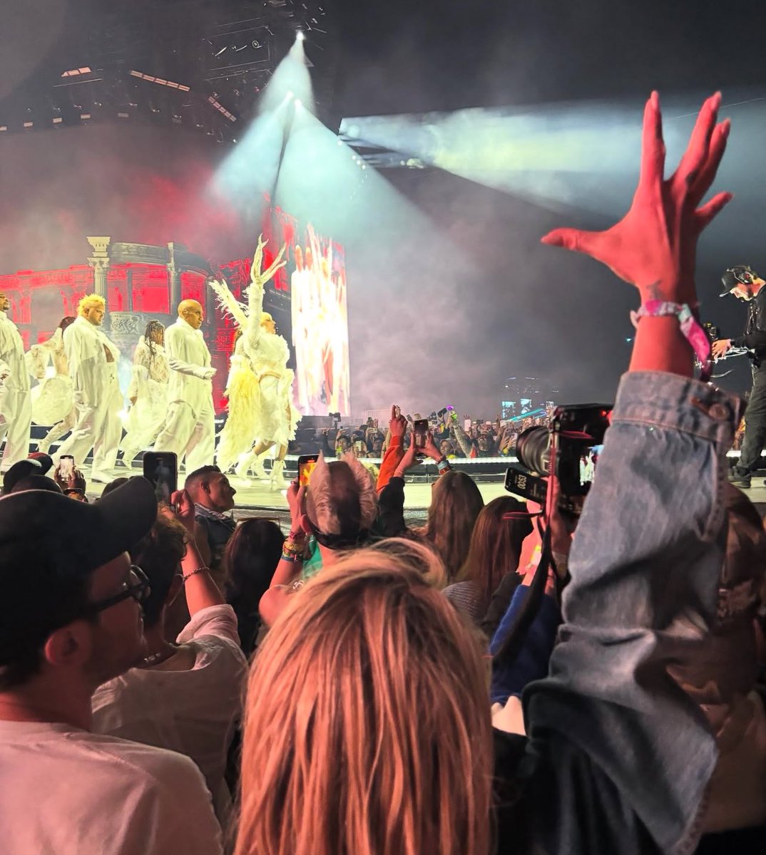 Kesha was in the audience at #GAGACHELLA.
