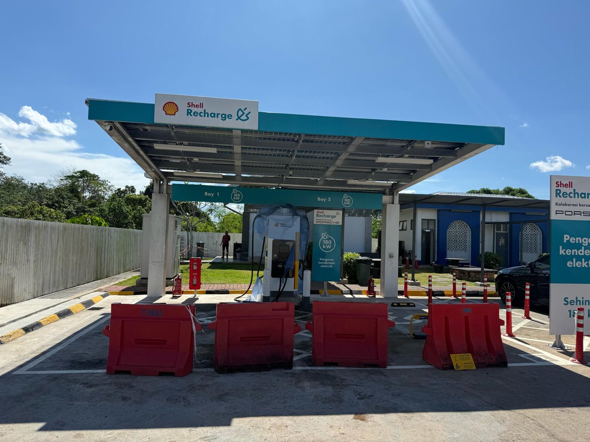 ev_club's tweet photo. Stesen pengecas Shell Recharge RnR Temerloh arah Barat (KL) masih belum beroperasi hari ini. 

Menurut tarikh pemeriksaan alat pemadam api stesen tersebut, perkakas semua sudah siap 7 Ogos 2024. 

Apa punca kelewatan ini? 

@ahmadmaslan https://t.co/NOTKw0OMCx