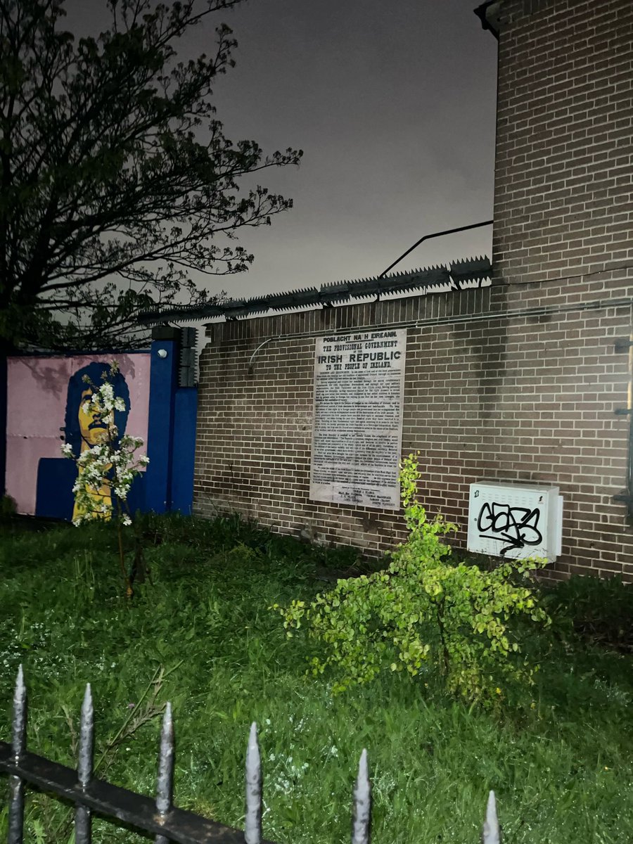 DublinIrsp1974's tweet photo. IRSP-RSYM DUBLIN 

Yesterday evening the Irish Republican Socialist Movement in Dublin erected our national Proclamation Mural in Crumlin at Sundrive road. 1/5 https://t.co/DVXqrlhs9Y