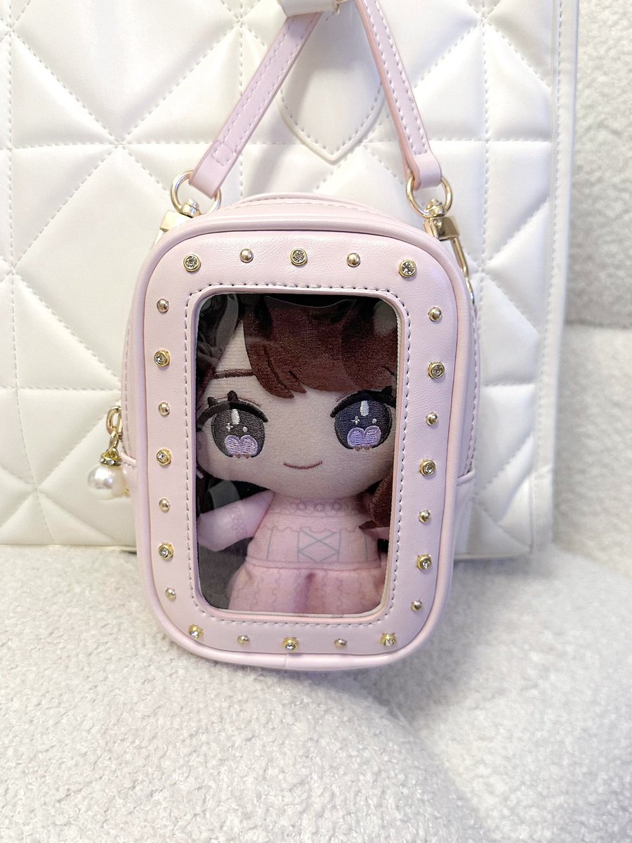 ろぜみゅから新作グッズが出ました🐇💕 ꒰ iPhoneケース ꒱ 中には