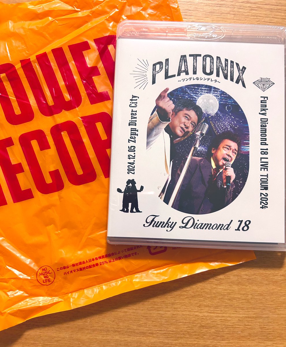 kii202205's tweet photo. #タワレコ錦糸町
#FunkyDiamond18
#PLATONIX
#錦織一清
#パパイヤ鈴木
店内でイベントをやっていたので、奥のスペースはお客さんがいっぱい
FD18の展示がどこかわからず
アレー?(・.・乁)) ((厂・.・)ドコー?
店員さんに聞いてたどり着いたパネル展✨
どれもカッコいい😍
行って良かった🥰 https://t.co/32td6DBadF