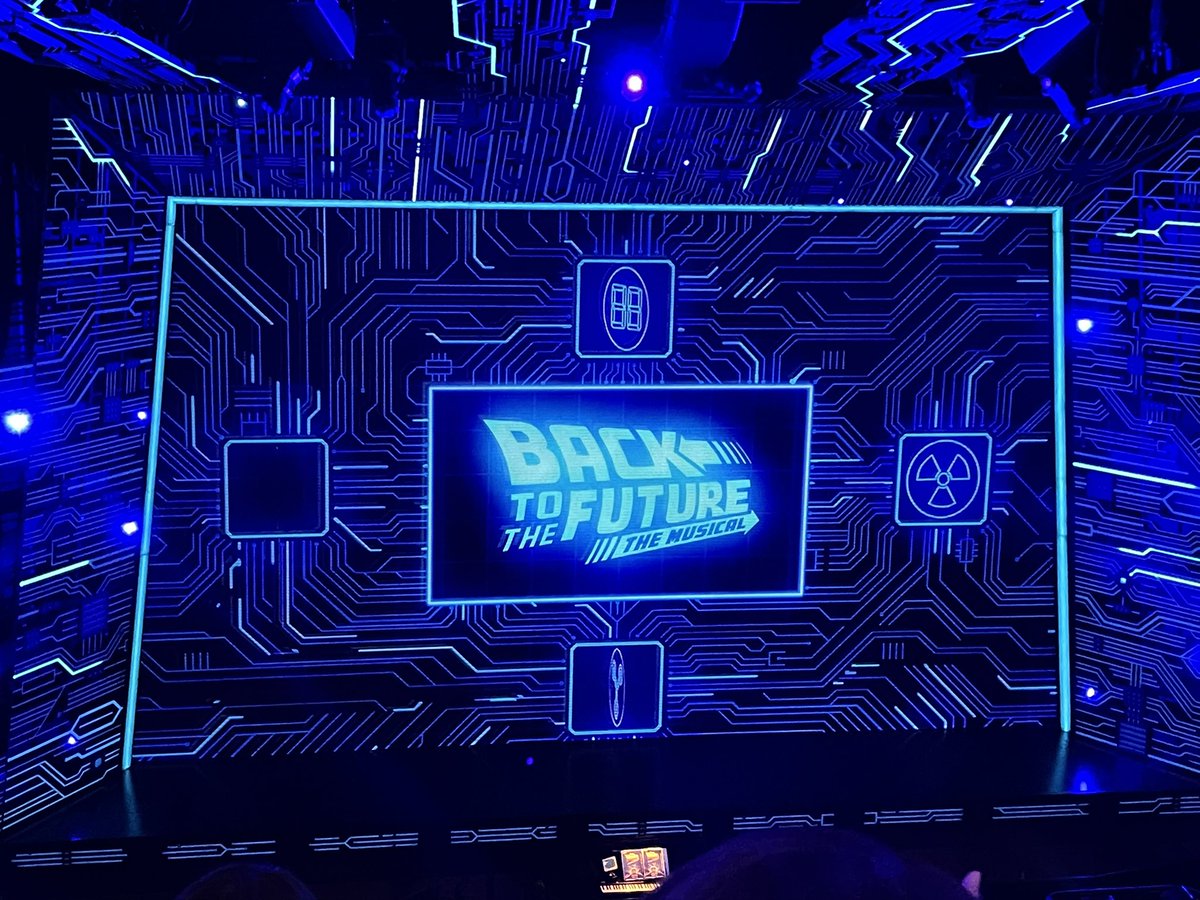 バック・トゥ・ザ・フューチャーおもろすぎた。これはミュージカルの皮を被ったアトラクションです⚡️⚡️⚡️