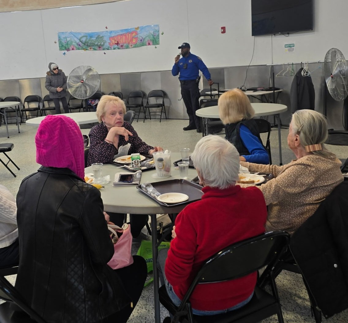 NYPD63Pct's tweet image. Our @NYPDCommAffairs Crime Prevention Officer Carter visited our local senior centers to discuss ATM scams, personal information security and pedestrian safety when traveling.

#crimeprevention #CAB #trafficsafety