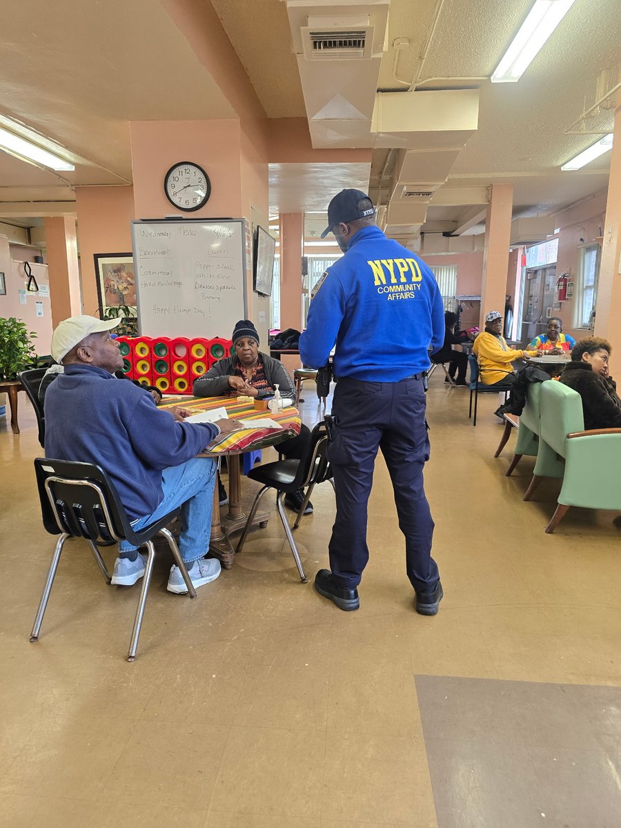 NYPD63Pct's tweet image. Our @NYPDCommAffairs Crime Prevention Officer Carter visited our local senior centers to discuss ATM scams, personal information security and pedestrian safety when traveling.

#crimeprevention #CAB #trafficsafety