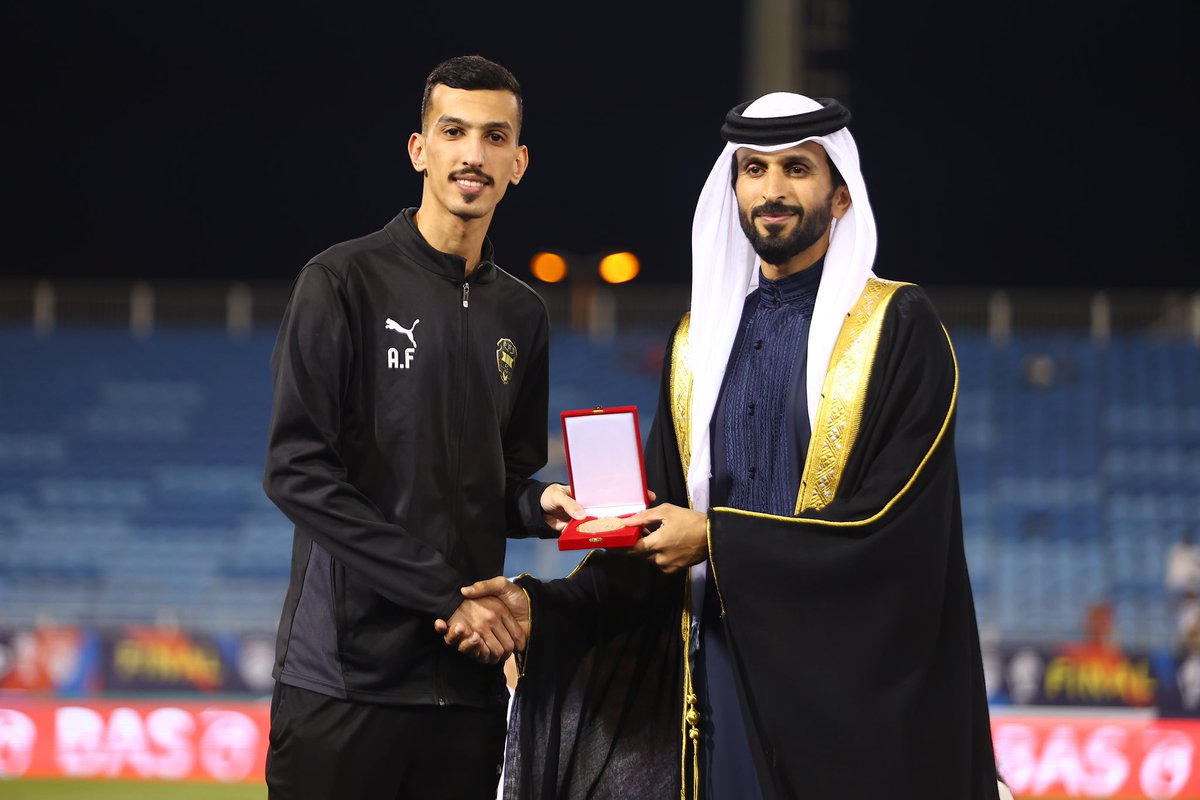 aziz07i's tweet photo. 👑 أغلى الكؤوس وأعز الألقاب! 🏆 
كأس جلالة الملك المعظم 💛💛
@alkhaldiyasc https://t.co/TEgGDRpJDc
