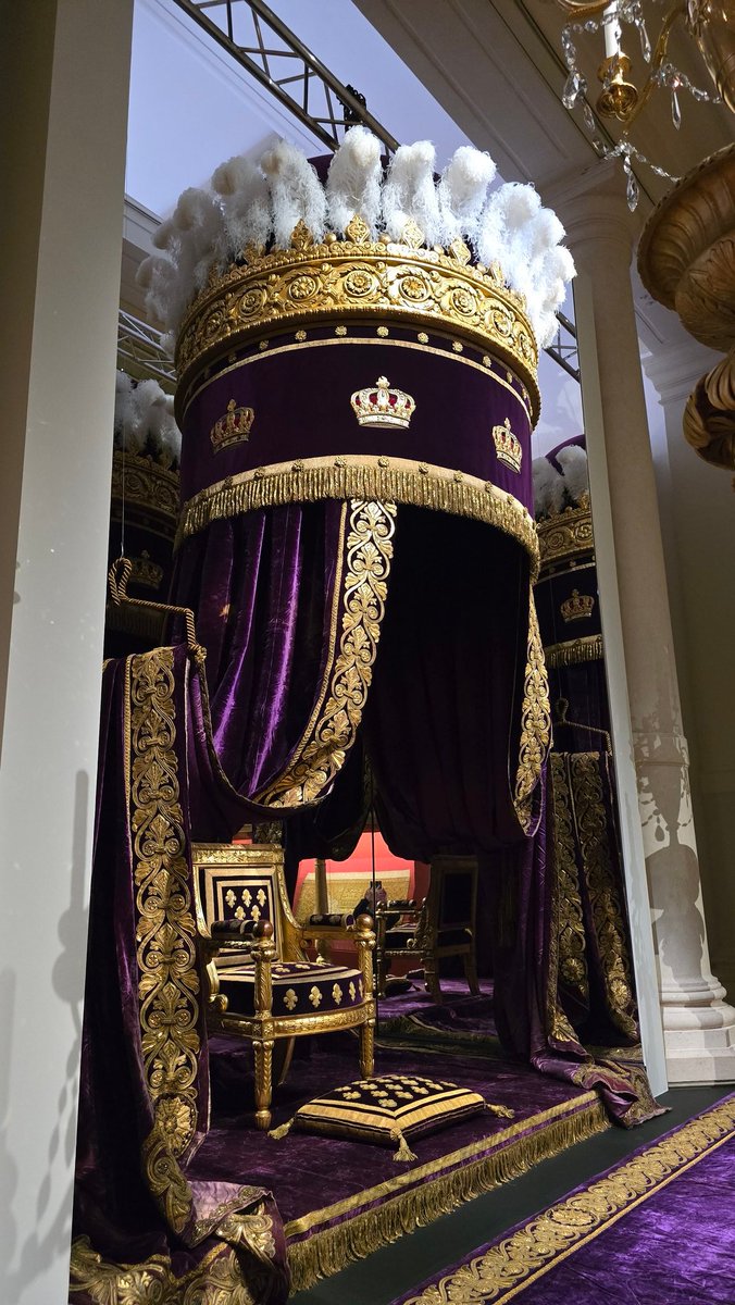 FrederiFerlicot's tweet image. Magnifique exposition consacrée au sacre de Charles X au mobilier national. 👑