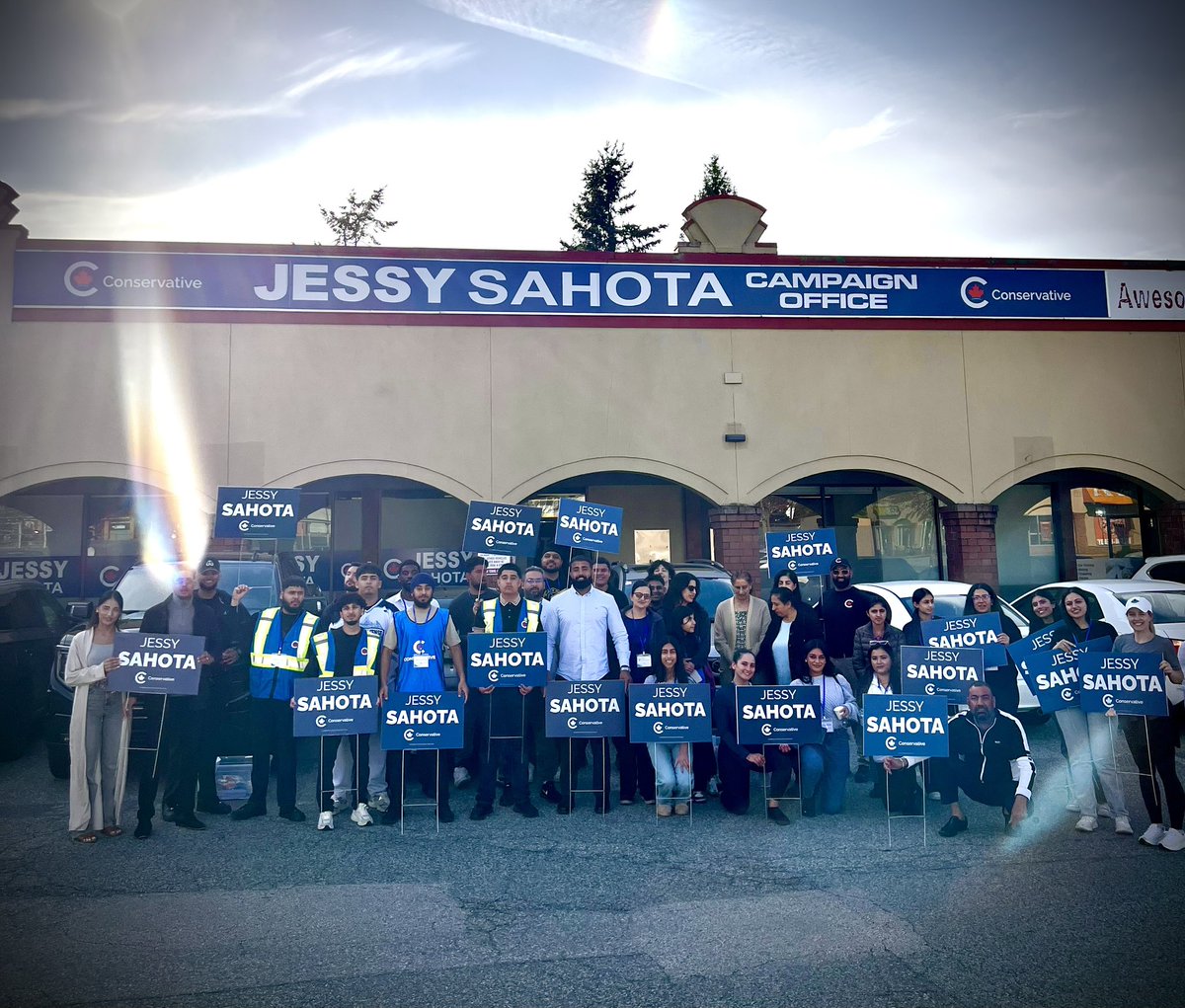 jessysahota_'s tweet photo. My message to all young Canadians, take 30 minutes out of your day to go vote🗳️

The next 40 years of your life will be decided in this election 🇨🇦🙏 https://t.co/MLhFLZGvaI