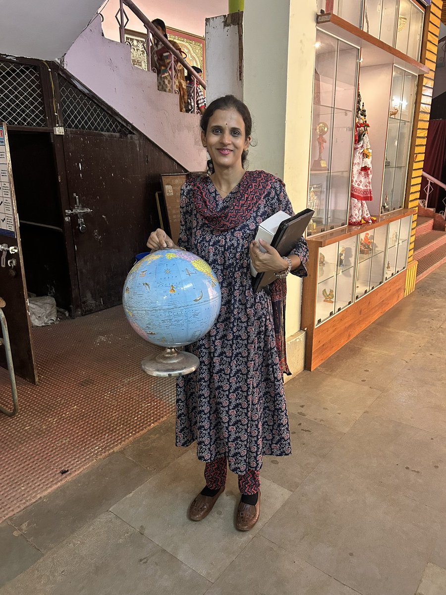 kv316064350's tweet photo. It’s truly heartening to see teachers walking into classrooms with teaching aids in hand—ready to make learning more interactive, visual, and impactful! #pmshree #teachingaids #teacher https://t.co/1J6r9NXL0z