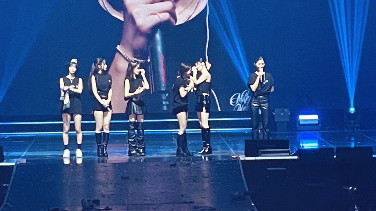 오마이걸언니들 8년만에 콘서트라
전원오열하고계시는데
김미미 : 백날울려봐라 내가 우나