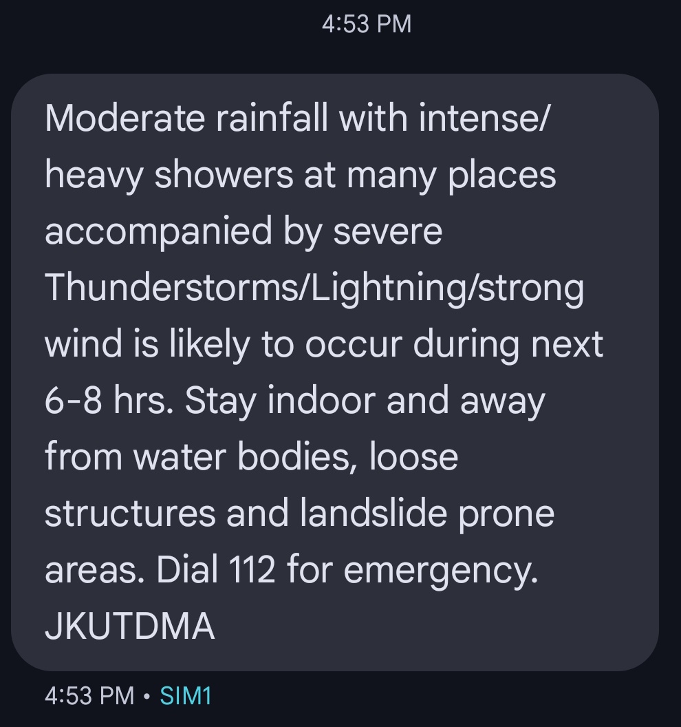 SKAMB11's tweet photo. JKUTDMAhas issued a warning for moderate to heavy rainfall with intense thunderstorms, lightning, and strong winds over the next 6–8 hours.People are advised to stay indoors and avoid water bodies, loose structures,&amp; landslide-prone areas. Dial 112 in emergency #earthquake #rain https://t.co/lzaDXDDSu0